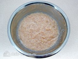 Домашние куриные колбаски: Смешать ингредиенты