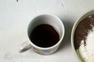 Брауни-чизкейк: Сварить кофе