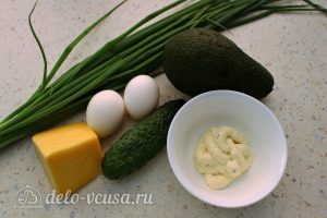 Салат с авокадо, яйцом и огурцом: Ингредиенты