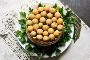 Салат Грибная поляна с шампиньонами готов