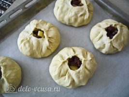 Татарские пирожки Вак балиш: Выложить начинку на пирожки