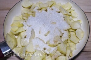 Пирог "Яблоки под снегом": фото к шагу 10.