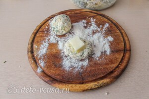 Сырники с сыром и зеленью: фото к шагу 6.