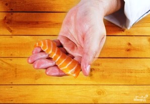 Суши с лососем - фото шаг 3