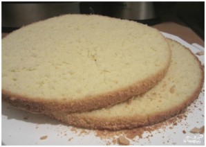 Бисквитный торт с вишней - фото шаг 1