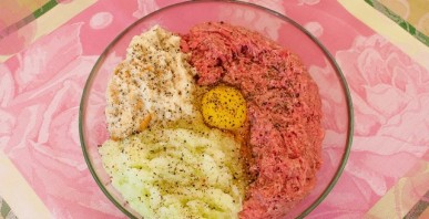 Котлеты под соусом в духовке - фото шаг 1