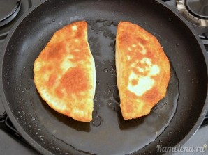 Пирожки с курицей и сыром - фото шаг 13