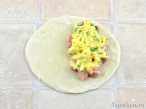 Пирожки с курицей и сыром - фото шаг 10