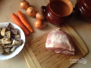 Мясо в горшочках - фото шаг 1