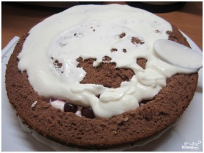 Бисквитный торт с вишней - фото шаг 9