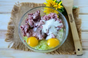 Котлеты из кабачков и фарша жареные - фото шаг 4