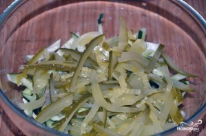 Салат с блинами и курицей - фото шаг 7