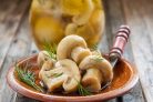 Быстрые маринованные шампиньоны горячим способом