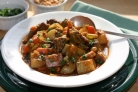 Говядина с овощами на сковороде