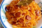 Тушеная капуста с колбасками