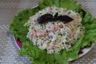Салат с семгой и солеными огурцами