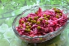 Салат из свежей капусты с зеленым горошком