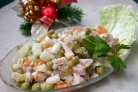 Салат "Оливье" с копченой курицей