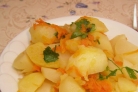 Картошка, тушенная с луком