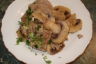 Свинина, тушеная с грибами в мультиварке