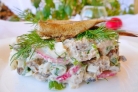 Салат со шпротами и яйцами