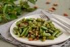 Стручковая фасоль с орехами