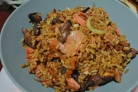 Жареный рис со свининой и овощами