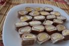 Сладкий ролл с фруктами
