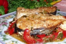 Лосось с кинзой и помидорами