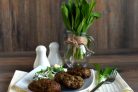 Весенние котлеты с черемшой и ранней капустой