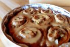 Булочки с яблоком и карамелью