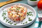 Салат с копченой курицей и помидорами