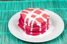 Розовые панкейки