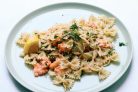 Фарфалле с копченым лососем