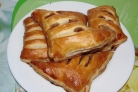 Булочки из слоеного теста с яблоками
