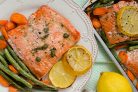 Лосось с овощами в духовке