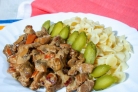 Говядина с грибами и сметаной