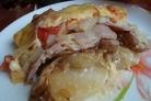 Картофель, запеченный с мясом и грибами