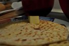 Хычины по-балкарски с соусом
