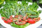 Вкусный салат с фасолью