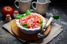 Салат из сыра, помидоров и крабовых палочек