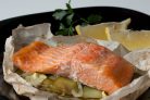 Запечённая семга с цуккини и луком
