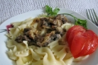 Макароны со сливочным чесночно-грибным соусом