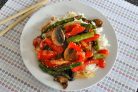 Рис со спаржей и грибами