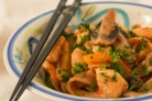Соба с курицей и овощами