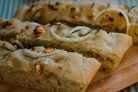 Фокачча с луком, розмарином и фетой