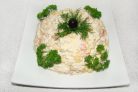 Салат с креветками и ананасом