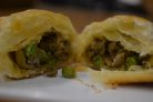 Самса с мясом из слоеного теста