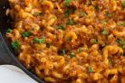 Макароны с фаршем и сыром в соусе