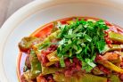 Зеленая фасоль, тушенная с томатами